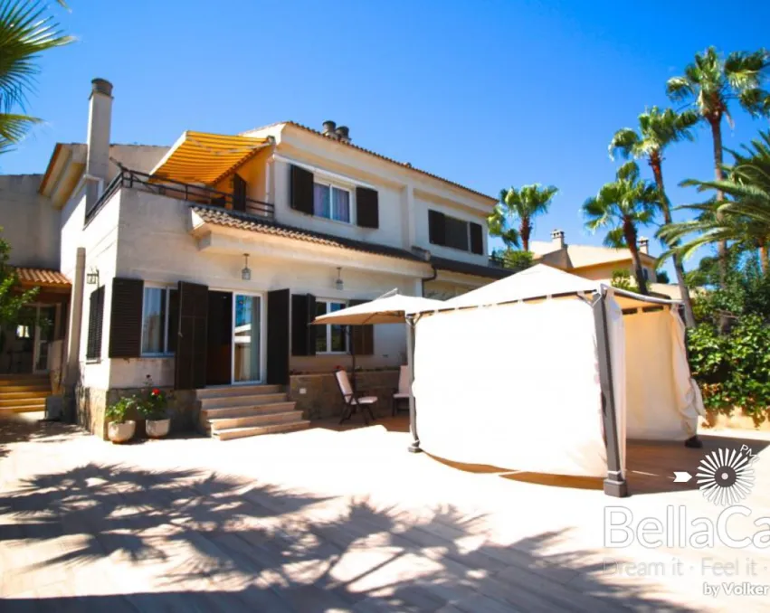 Sommer Villa mit ambitioniertem Freiluftambiente an der Cala Blava