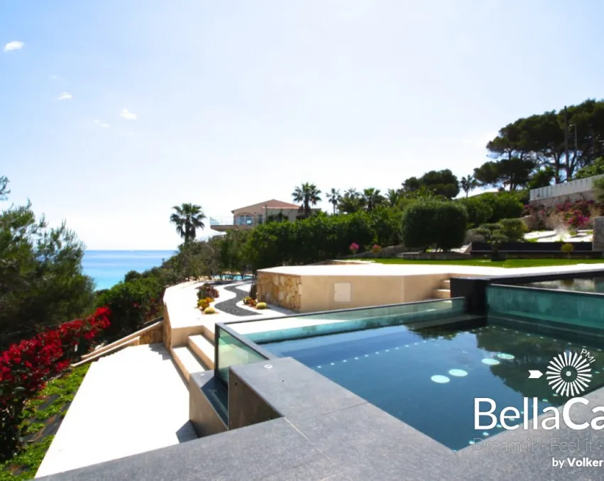 Neue Designer Villa mit direktem Meerblick auf die Cala Domingos
