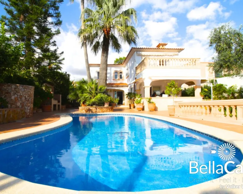 Mediterrane Villa mit Meerblick in 2. Meereslinie