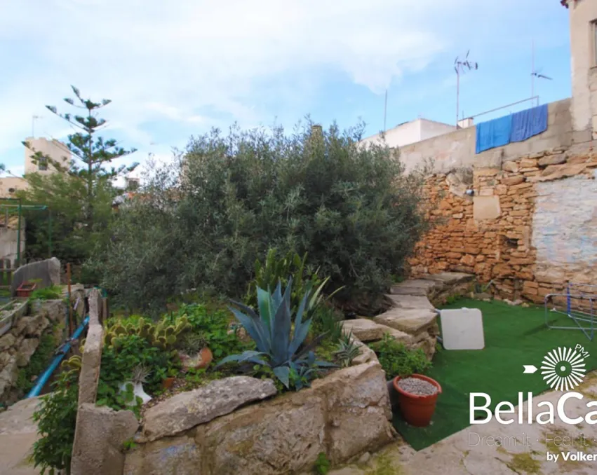 Doppel Stadthaus mit Garten zum Restaurieren