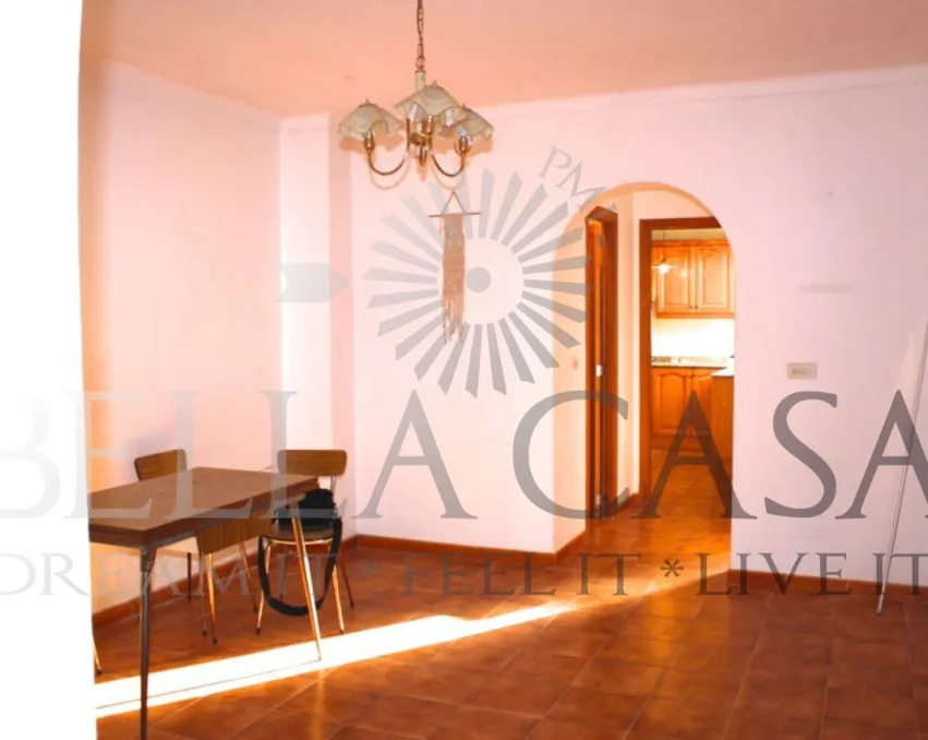 Таунхаус в центре деревни художников, у подножия Сан-Сальвадора