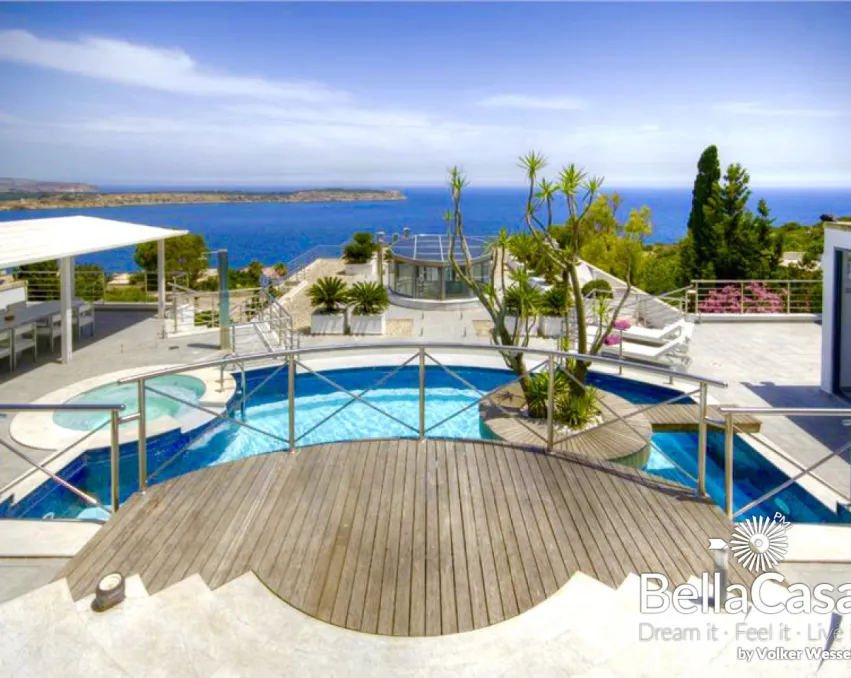 James Bond Villa mit Blick auf die Insel Gozo / Malta