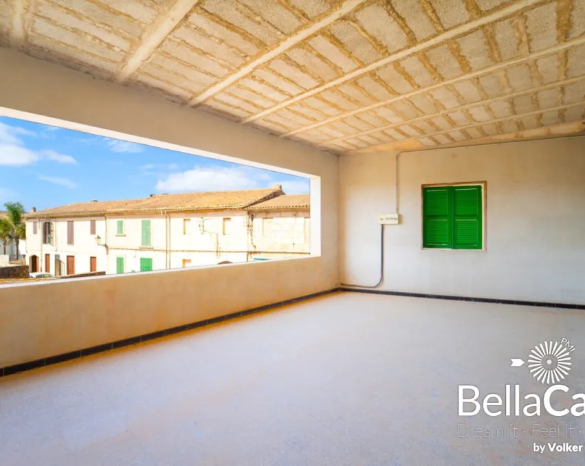 Corner townhouse for restoration with charming views of the village of Ses Salines